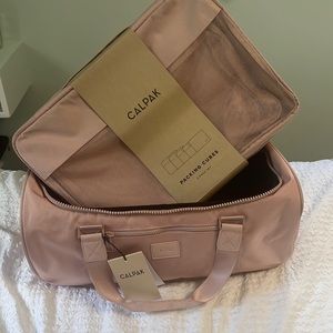 NWT Calpak bundle! Stevyn 47L duffle and packing cube set. Pink Sand